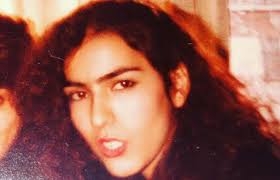 Parliamo di fariba tehrani attualmente in gioco sull'isola segreta parasite island. Fariba Tehrani Chi E La Mamma Di Giulia Salemi La Foto Dal Passato