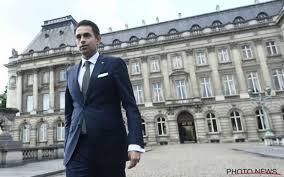 Jun 09, 2021 · met vlaggen en posters versieren jonathan en sandra hun huis om ter mooist duivelse weddenschap tussen moeder en zoon: Tom Van Grieken Zo Is Mijn Gesprek Met De Koning Geweest Nieuws365