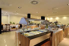 Konferencijski i wellnes hotel hunguest hotel forrás je smešten u divnom zelenom okruženju pokraj reke tise i na oko deset minuta hoda od centra grada, a. Hunguest Hotel Forras Superior Szeged
