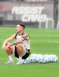 Sa&uacute;l est&aacute; insatisfeito com Leonardo Jardim e busca clube para deixar o Flamengo. O meia espanhol busca interessados que lhe paguem o que ele ganha no Rubro-Negro: cerca de R$ 2 MILH&Otilde;ES