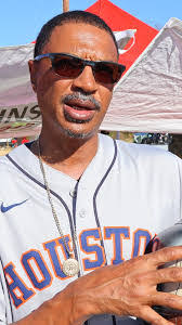 Daniel Manes's Instagram, Twitter & Facebook