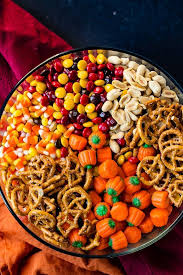 5 Minute Halloween Snack Mix In 2020 Halloween Snacks Snack Ideen Rezeptideen