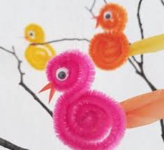 Mit papier, schere, knete oder stift, den kleinen fällt immer etwas kreatives ein. Fruhlingsbasteln Mit Kindern 9 Bunte Ideen Gegen Langeweile