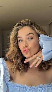 GRWM to glow and chat 2025 goals 💫 , @revlonanz product breakdown below: ,  🫶🏻 Moisturise and Prime