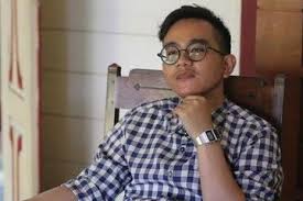 Polisi mencari sejauh mana keterlibatannya dalam membuat video, mengedit, dan pengunggahan karena nama mm sesuai. Gara Gara Gibran Tak Satu Pun Partai Berani Bantah Refly Harun Sindir Kabinet Jokowi Indonesia Maju Itu Artinya Anak Maju Menantu Maju