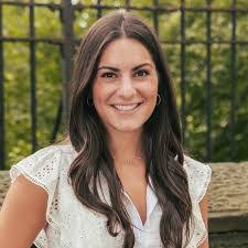 Jennifer Toombs's Instagram, Twitter & Facebook