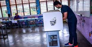 Yes, arkansas requires photo id to vote. 4 2 Million Malaysians Yet To Register As Voters