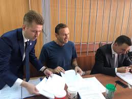 В неприкрытую циничность такого поведения политика даже не хотелось верить, учитывая, сколько людей сели в тюрьму, приняв участие в несанкционированных акциях в поддержку недопущенных к выборам в мгд оппозиционных политиков. Navalnyj Poluchil 30 Sutok Za Yanvarskuyu Akciyu Varlamov Ru Livejournal
