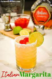 This Italian Margarita Is A Simple Cocktail Recipe Made With Tequila Amaretto Triple Sec And Sour Mi Cocktail Recipes Easy Italian Margarita Amaretto Drinks