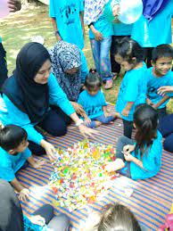 Permainan inflatable yang satu ini, namanya climb and slide. F 8 Permainan Sukaneka Yang Boleh Dilakukan Semasa Family Day Shidotdotcom