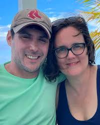 Love was definitely in the air when alumni Siobhan (Forde) Crosby, BA '98  and Ben Crosby, BBA '98, first crossed paths: “Ben and I met through our  mutual friend Elliot, but we