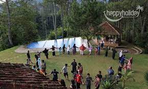 This lembang guest house offers a swimming pool as well as concierge service, airport transfer service and room services. Review Harga Pondok Villa Paniisan Maribaya Lembang Happy Holiday
