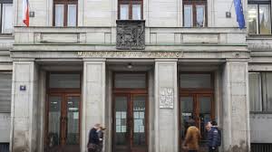 Tiskovou konferenci můžete sledovat online na idnes.cz od 16 hodin. Doba Prebytku Skonci Pristi Rok Budou Verejne Finance Ve Schodku 0 2 Procenta Hdp Predpoklada Ministerstvo Financi Hospodarske Noviny Ihned Cz