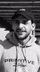 My latest macrame portrait. I'm not extremely happy with it, because I miss  a shade of gray between two of them, the difference is too much. But I  can't find it, so