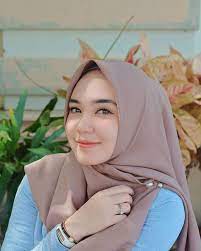 Friends don't let friends ruin their scarves. 120 Fav Girl Ideas In 2021 Beautiful Hijab Girl Hijab Girl