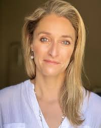 Lauren Rosen's Instagram, Twitter & Facebook