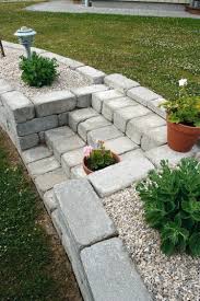 jardin rocaille escalier marches pierre bloc beton jardin de rocaille amenagement jardin en pente idees jardin