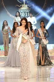 Dàn mỹ nhân xinh đẹp của vua bánh mì phiên bản việt (từ trái sang): Má»¹ Nhan Nang A Háº­u Viá»‡t Khá»'n Khá»• Vi Bá»‹ Má»‰a Mai Xáº¥u Xi Khong Giá»'ng Vá»›i Ten Gá»i