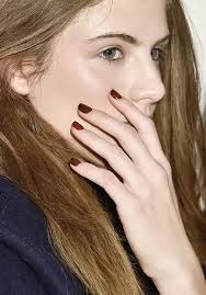 Manicura rusa y manicura en seco: qué son y por qué probarlas este otoño