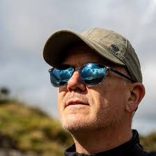 Hi guys. Looking for recommendations for someone good and reliable who  jetwashes patios etc. Have been let down a few times so keen to get someone  who will actually turn up when