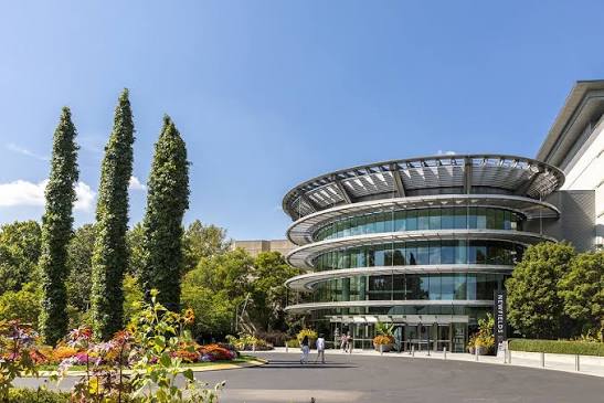 Exterior view of Newfields / Indianapolis Museum of Art