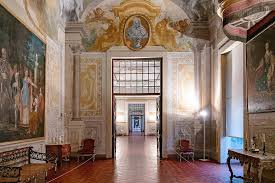 Mafra ist eine hübsche portugiesische kleinstadt, die einen von europas größten und extravagantesten palästen beherbergt, den palast von mafra. Palast Der Konigin Palast Von Mafra Hisour Kunst Kultur Ausstellung