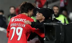 Foto Como Felix Mostra Que O 37 Lhe Estava Destinado Desde Que Chegou Felix Sport Lisboa E Benfica Jogadores De Futebol