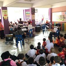 Sk tengku ampuan mariam atrodas pie jalan tengku ampuan mariam, 20000 kuala terengganu, terengganu, malaizija, netālu no šīs vietas ir: Photos At Sk Tengku Ampuan Mariam School