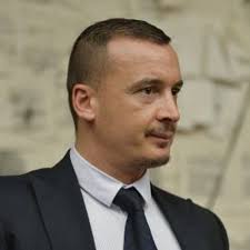 Queste affermazioni sono le ultime di una serie di gravi attacchi. Rocco Casalino Eta Altezza Peso Compagno E Vita Privata