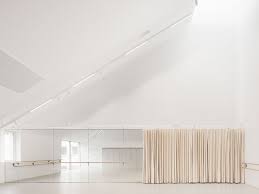 A New All White Conservatory For Versailles By Joly Loiret Yatzer Conservatorio De Musica Diseno Interior Contemporaneo Arquitectura