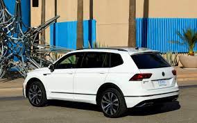 Find out why the 2019 volkswagen tiguan is rated the tiguan sel premium is the only trim with led headlights. Comparison Ford Everest Titanium 2019 Vs Volkswagen Tiguan Sel 4motion 2019 Suv Drive