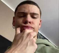 A‌I chat|1v1 Chat with Character Grayson Hawthorne for Free Personalized  Conversations|PolyBuzz