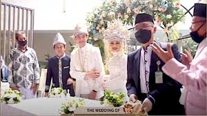 Usia Rey Mbayang Lebih Muda 2 Tahun Dinda Hauw Sebut Selalu Dapat Jawaban Menenangkan Dari Suaminya Tribun Kaltim