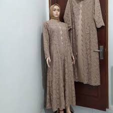 Kalau membahas parasnya, lihat saja foto ini. Dress Brokat Kombinasi Satin Off 64 Medpharmres Com