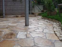 Klare formen in edlen materialien und farben schaffen individualität und wohlfühlatmosphäre. Gartenplatten Quarzit Hell Gelb Gemischt Green4living