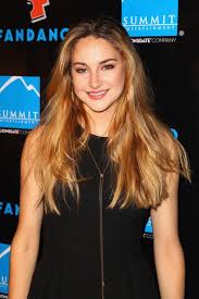 Shailene Woodley At Comic Con Shailene Woodley Hair Shailene Woodley Long Hair Styles