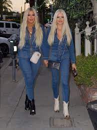 Find exclusive interviews, video clips, photos and more on entertainment tonight. Tori Spelling Debuts A Glam New Look And Fans Think She Resembles Khloe Kardashian Entertainment Tonight