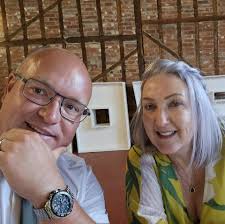 Hi 👋 looking for someone one to fix new hinge