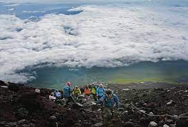 Proposal Aims To Reduce Mt Fuji Climbers By Up To 25 Percent Honolulu Star Advertiser