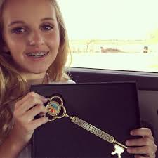 Florence singer, 13, receives key to the town