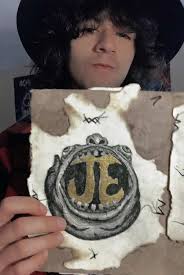 La segunda página de este libro lleno de ilustraciones, esta ves es un ser  de pesadilla con las iniciales de mi nombre en el centro (Saben cuál es mi  nombre?)👀 #art #artist #dibujo #dibujante ...