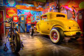 We are looking for good old cars. Hot Rod Garage 1 Fotografie Von Stuart Row Artmajeur