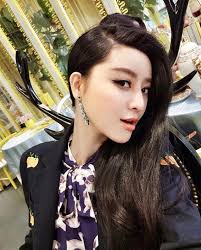 Phẫu thuật thẩm mỹ 15 năm để giống hệt Phạm Băng Băng