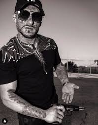 Il rapper 1727wrldstar arrestato per maltrattamenti e droga. Hvjerpln2dwazm