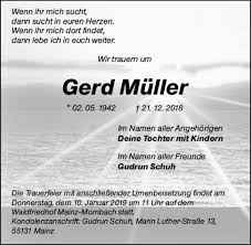 Diese agierte zu jenem zeitpunkt praktisch nur noch mit neun feldspielern, da ihr auswechselkontingent erschöpft war und der seit beginn der verlängerung mit bandagiertem rechten arm spielende franz beckenbauer kaum noch einsatzfähig war. Traueranzeigen Von Gerd Muller Www Vrm Trauer De
