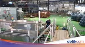 Seorang remaja yang merupakan pekerja di pabrik sosis di kawasan barat filipina dilaporkan tewas setelah tersedot ke dalam mesin pencampur daging. Lowongan Kerja Pt Aqua Cicurug Sukabumi