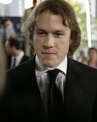 Being recently reminded of my red carpet interview with the late, great  Heath Ledger thanks to @velvetcoke 😎 These pics are of me chatting to  Heath at the Australian Film Institute (AFI)