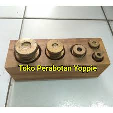 Kami juga menjual batu timbanganya secara terpisah terdiri dari 1ons, 2ons, 0.5kg, 1kg, 2kg, 5kg, 20kg. Batu Timbangan Batu Timbangan Bebek Batu Timbangan Duduk Timbangan Bebek Shopee Indonesia