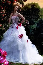 Maybe you would like to learn more about one of these? Brautkleider Mit Roten Elementen Spektakulare Akzente 41 Fotos