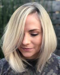 Subtle small layers will give your bob shape and texture. 28 Of The Most Flattering Bob Haircuts For Round Faces
